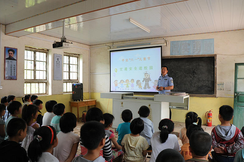 ƽ����ͯ��    ������У԰