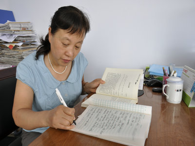 ���죺�Դ�ĸ֮������